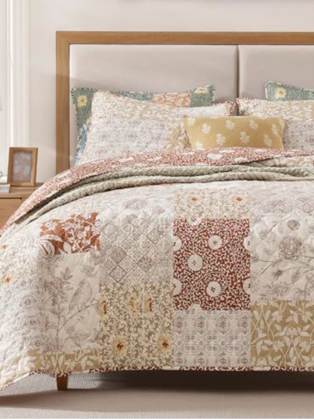 Classic Patchwork Quilt Set in Cream, Tan & Rust - saguaro